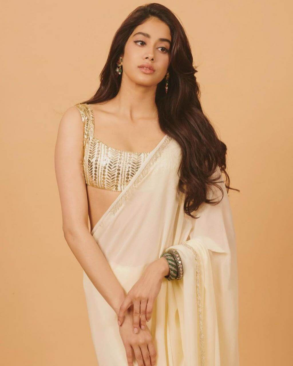 Get A Diva-like Look by Wearing the Most Beautiful and Fashionable Bollywood Sarees Appealing Georgette Saree of Janvi Kapoor