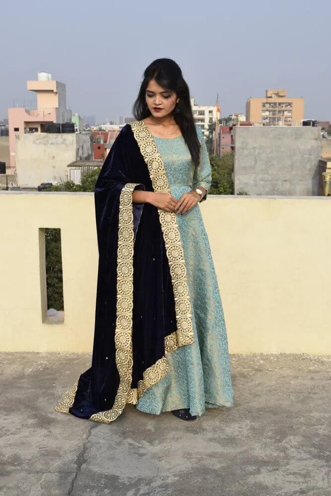 Be A Magnificent Bride with the Most Glamorous Bridal Dupattas Velvet Dupatta