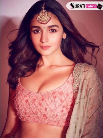 Alia Bhatt Mid-parted Open Hair with Maang Tika for lehenga