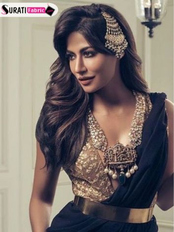 Chitrangada Singh's Side Parted Open Hair with Jhumar