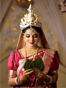 40+ Spectacular Banarasi Blouse Designs For Bengali Brides