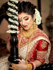 40+ Spectacular Banarasi Blouse Designs For Bengali Brides