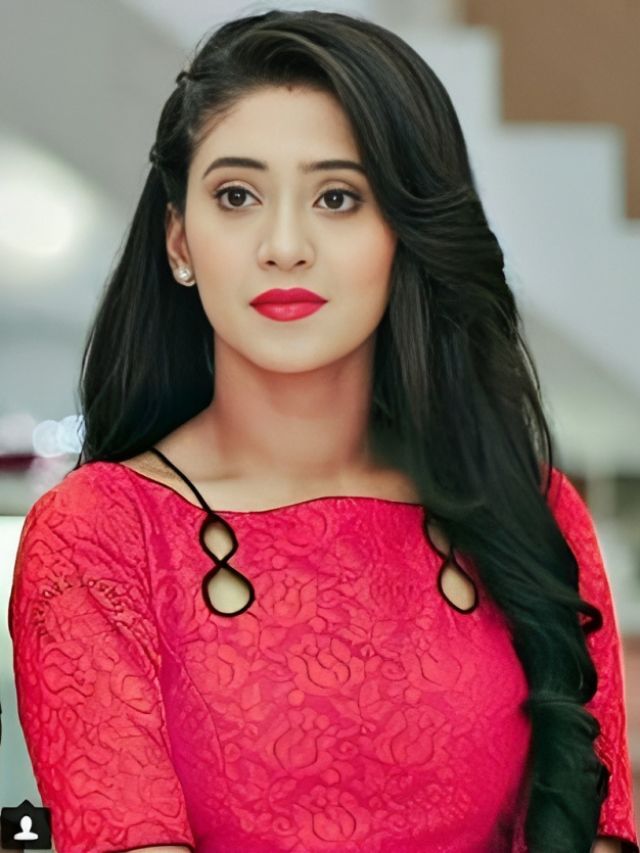 Shivangi Joshi in Double Keyhole Necklines