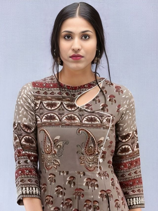 Boat Neck Self Design Straight kurti Printed Kurti ( Black)