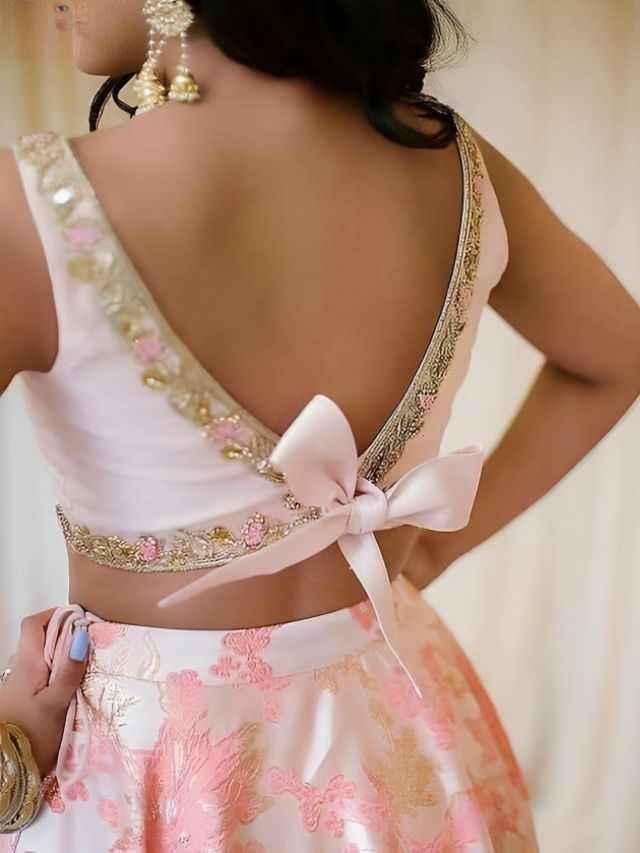 Backless Blouse with A Stylish Bow