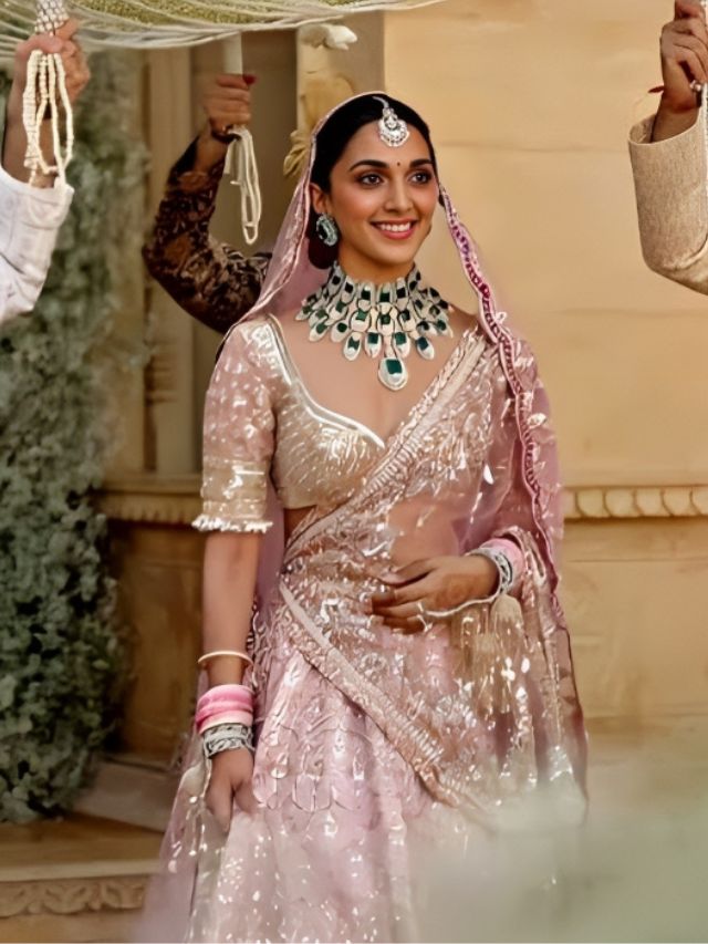 Kiara Advani with Her Sweetheart Neck Wedding Lehenga Blouse Design