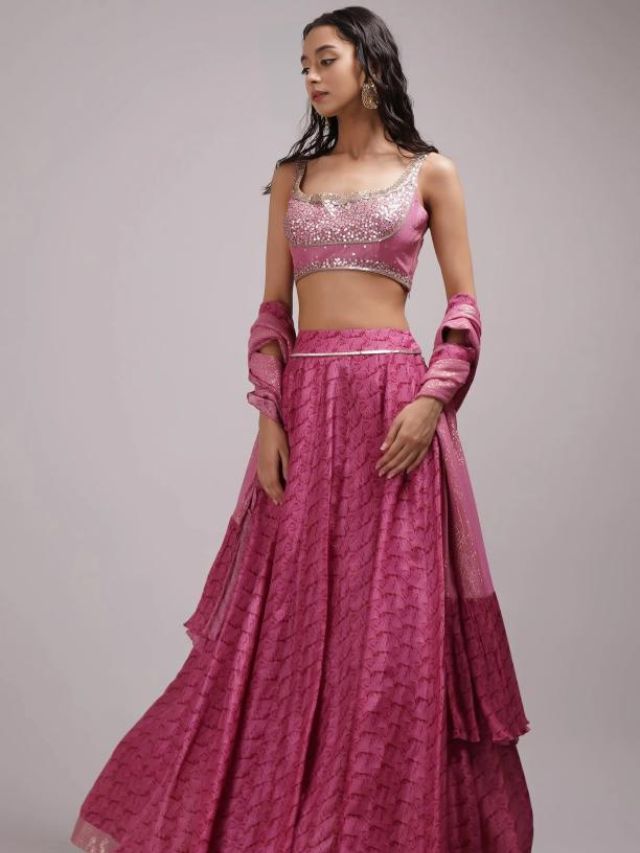 Scalloped Neck Lehenga Blouse Design for Front