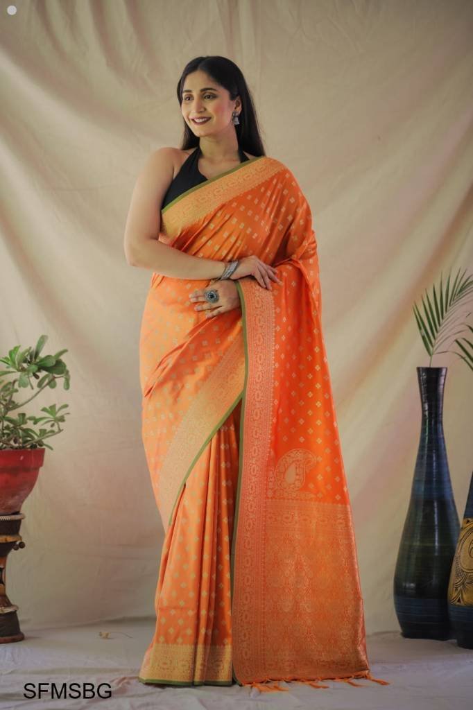 Banarasi Soft Silk Saree with Gold Zari Weaving – Elegant Minimal Design