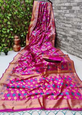  Banarsi silk Rani colour  saree with the fancy soft pure Silk and  Gold Weaving 