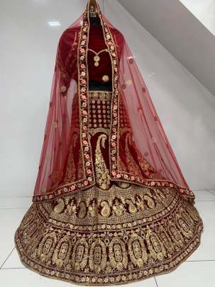Heavy desinger Bridal Lehenga Choli Design Nb 4