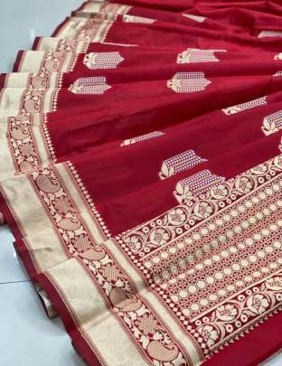 Scintillating beauty of this red Kanchipuram silk Butta Saree