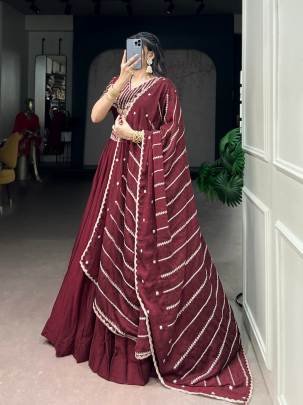 Designed to capture attention with its rich hue and delicate detailing, perfect for your special occasions LNB1464MRN