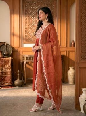 Feel the finesse of Maska cotton stitched in style NNK3031ROG