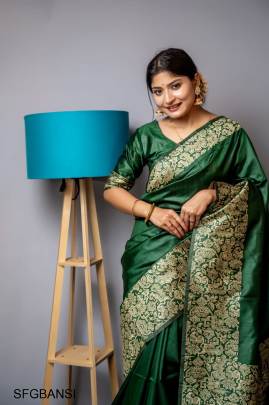 Green Handloom Raw Silk Saree With Rich weving Pallu And Running Blouse Piece