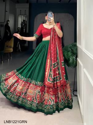 Green Twirling in tradition, shining in silk ????LNB1221GRN
