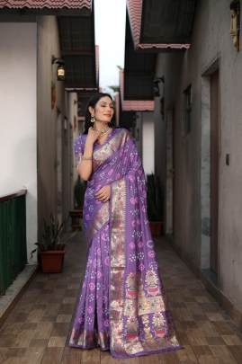 KALASH New Premium And High Quality Comfortable Bandhej Silk Drapes That Is Super Stylish And Pretty in light Purple colour