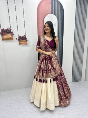 Launching wedding Special trending lengha&saree In Maroon colour blouse and cream colour lengha