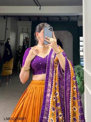 Mustard Twirling in tradition, shining in silk LNB1221MST