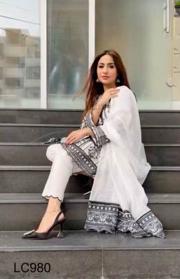 Pakistani White Kurti Pant With Dupatta With Black Embroidered Set By LC980