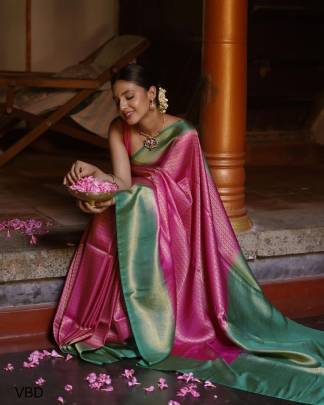 Persenting Splendid Masterpiece Kadwa Weave Saree In Litchi Silk Bandar Fabric