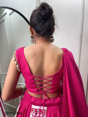 Pink And White Color To Create Best Navratri Look